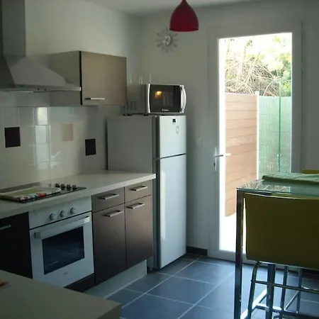 Cyr Sur 80 M De La La Marseillaise Apartamento *